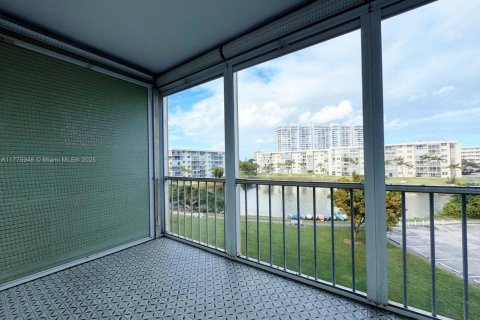 Condominio en venta en Aventura, Florida, 1 dormitorio, 71.35 m2 № 1870075 - foto 26