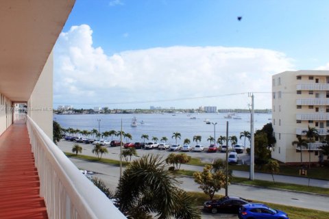 Condominio en venta en Aventura, Florida, 1 dormitorio, 71.35 m2 № 1870075 - foto 3