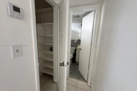 Condominio en venta en Aventura, Florida, 1 dormitorio, 71.35 m2 № 1870075 - foto 21