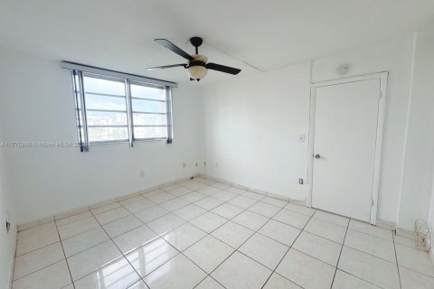 Condominio en venta en Aventura, Florida, 1 dormitorio, 71.35 m2 № 1870075 - foto 16