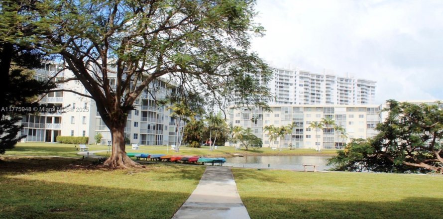 Condominio en Aventura, Florida, 1 dormitorio № 1870075