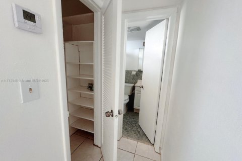 Condominio en venta en Aventura, Florida, 1 dormitorio, 71.35 m2 № 1870075 - foto 14
