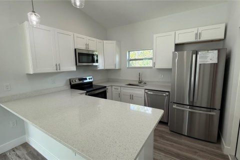 Casa en alquiler en Punta Gorda, Florida, 2 dormitorios, 107.95 m2 № 1906086 - foto 3