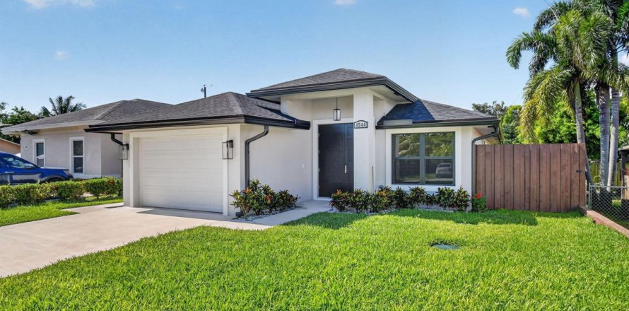 House in Lake Worth, Florida 3 bedrooms, 125.88 sq.m. № 2392008