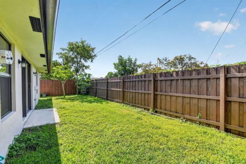 House in Lake Worth, Florida 3 bedrooms, 125.88 sq.m. № 2392008 - photo 18