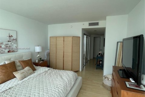 Condominio en venta en Sunny Isles Beach, Florida, 2 dormitorios, 142.14 m2 № 1982119 - foto 17