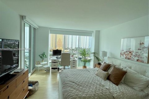 Condominio en venta en Sunny Isles Beach, Florida, 2 dormitorios, 142.14 m2 № 1982119 - foto 15