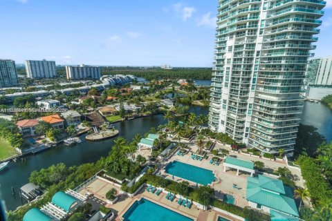 Condominio en venta en Sunny Isles Beach, Florida, 2 dormitorios, 142.14 m2 № 1982119 - foto 3