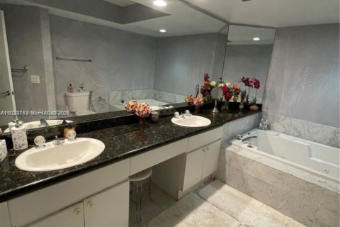 Condominio en venta en Sunny Isles Beach, Florida, 2 dormitorios, 142.14 m2 № 1982119 - foto 20