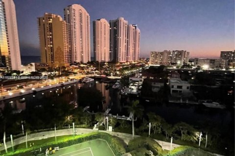 Condominio en venta en Sunny Isles Beach, Florida, 2 dormitorios, 142.14 m2 № 1982119 - foto 28