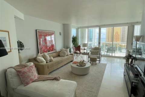 Condominio en venta en Sunny Isles Beach, Florida, 2 dormitorios, 142.14 m2 № 1982119 - foto 9