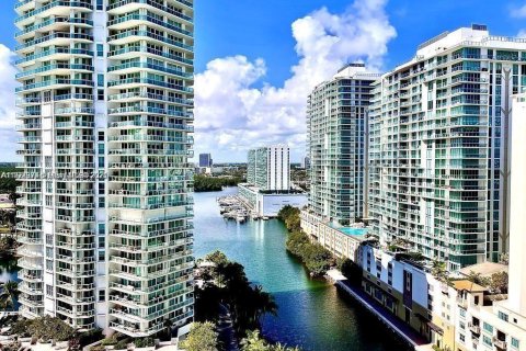 Condominio en venta en Sunny Isles Beach, Florida, 2 dormitorios, 142.14 m2 № 1982119 - foto 1