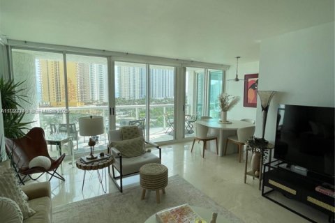Condominio en venta en Sunny Isles Beach, Florida, 2 dormitorios, 142.14 m2 № 1982119 - foto 10