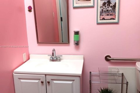 Immobilier commercial à vendre à Miami Beach, Floride № 1962690 - photo 13