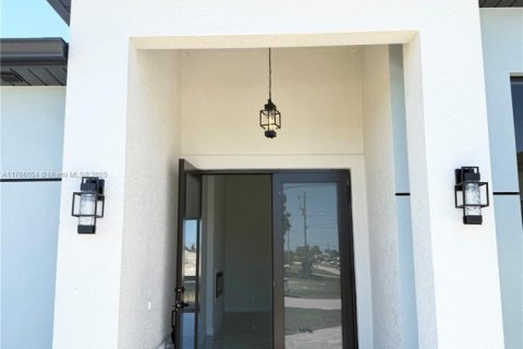 Купить виллу или дом в Кейп-Корал, Флорида 3 спальни, 161.56м2, № 1990410 - фото 2