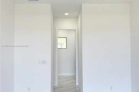 Купить виллу или дом в Кейп-Корал, Флорида 3 спальни, 161.56м2, № 1990410 - фото 17