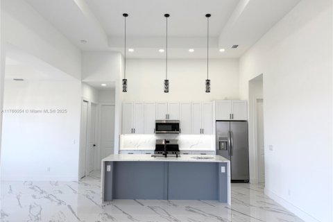 Купить виллу или дом в Кейп-Корал, Флорида 3 спальни, 161.56м2, № 1990410 - фото 6