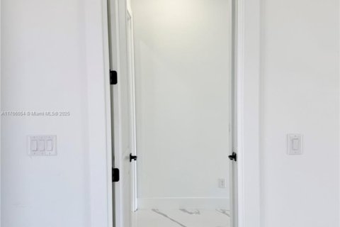 Купить виллу или дом в Кейп-Корал, Флорида 3 спальни, 161.56м2, № 1990410 - фото 11