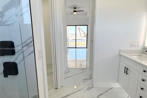 Купить виллу или дом в Кейп-Корал, Флорида 3 спальни, 161.56м2, № 1990410 - фото 15