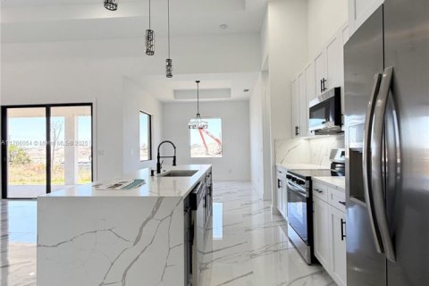 Купить виллу или дом в Кейп-Корал, Флорида 3 спальни, 161.56м2, № 1990410 - фото 28