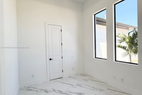 Купить виллу или дом в Кейп-Корал, Флорида 3 спальни, 161.56м2, № 1990410 - фото 8