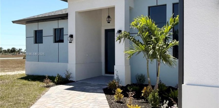 Дом в Кейп-Корал, Флорида 3 спальни, 161.56м2 № 1990410