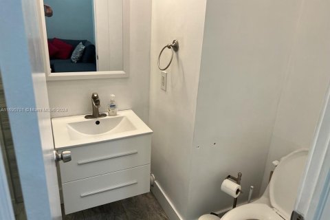 Commercial property in Miami Beach, Florida № 1861415 - photo 8