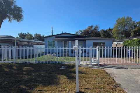 Дом в Майами, Флорида 4 спальни, 126.72м2 № 2033253