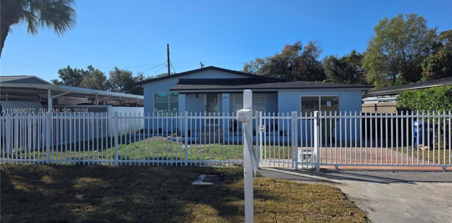 Дом в Майами, Флорида 4 спальни, 126.72м2 № 2033253