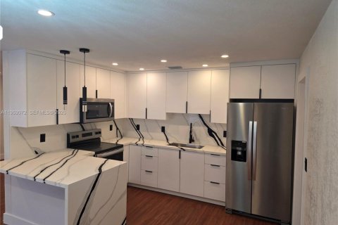 Купить виллу или дом в Майами, Флорида 4 спальни, 126.72м2, № 2033253 - фото 11