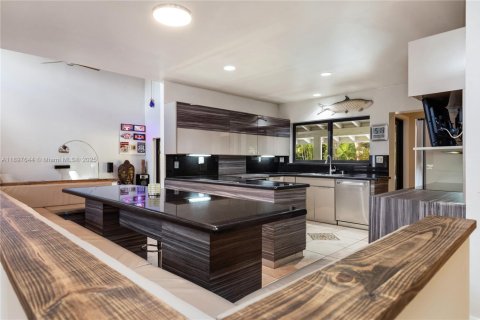 Villa ou maison à vendre à Palmetto Bay, Floride: 4 chambres, 331.94 m2 № 1949638 - photo 20