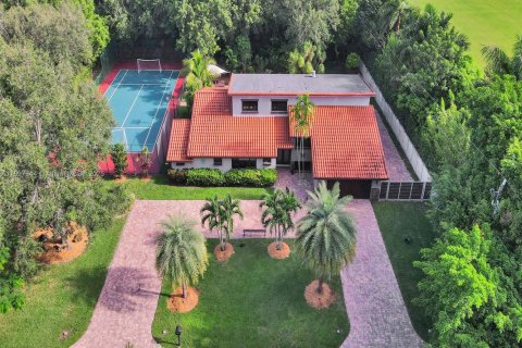 Villa ou maison à vendre à Palmetto Bay, Floride: 4 chambres, 331.94 m2 № 1949638 - photo 1