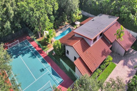 Villa ou maison à vendre à Palmetto Bay, Floride: 4 chambres, 331.94 m2 № 1949638 - photo 2