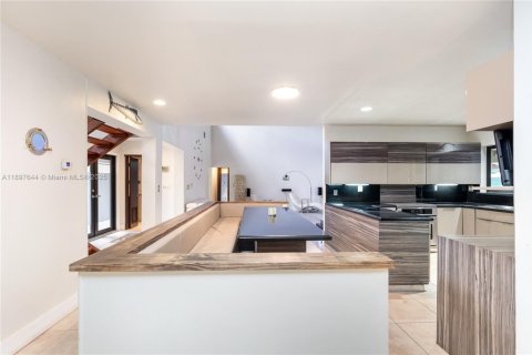 Villa ou maison à vendre à Palmetto Bay, Floride: 4 chambres, 331.94 m2 № 1949638 - photo 19