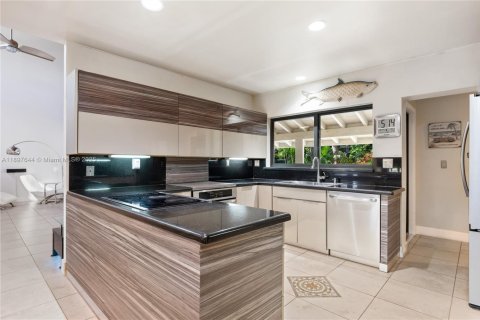 Villa ou maison à vendre à Palmetto Bay, Floride: 4 chambres, 331.94 m2 № 1949638 - photo 18