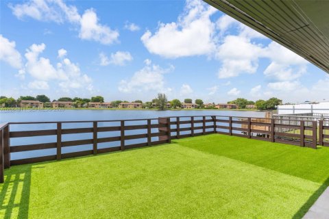 Casa en venta en Hialeah, Florida, 3 dormitorios, 103.49 m2 № 2278678 - foto 29