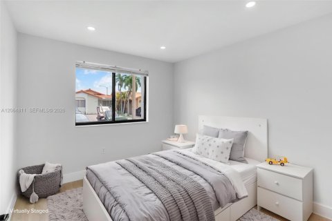 Casa en venta en Hialeah, Florida, 3 dormitorios, 103.49 m2 № 2278678 - foto 16