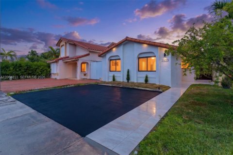 Casa en Hialeah, Florida 3 dormitorios, 103.49 m2 № 2278678