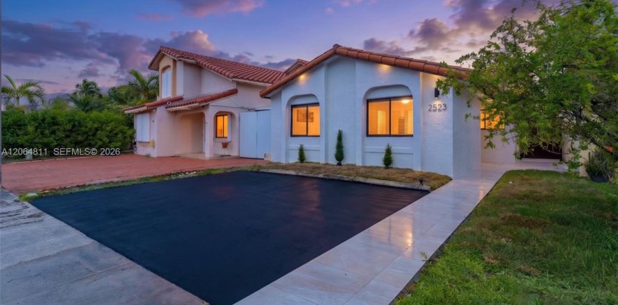 Casa en Hialeah, Florida 3 dormitorios, 103.49 m2 № 2278678