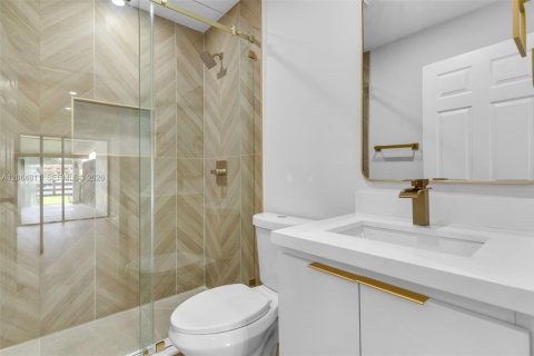 Casa en venta en Hialeah, Florida, 3 dormitorios, 103.49 m2 № 2278678 - foto 27