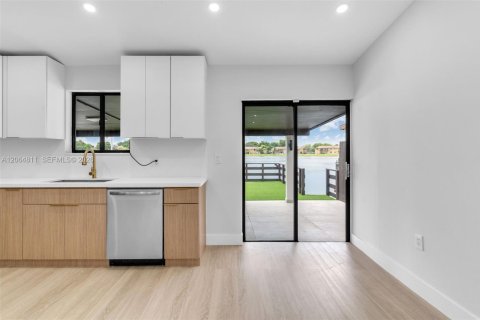Casa en venta en Hialeah, Florida, 3 dormitorios, 103.49 m2 № 2278678 - foto 12