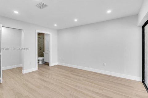 Casa en venta en Hialeah, Florida, 3 dormitorios, 103.49 m2 № 2278678 - foto 24