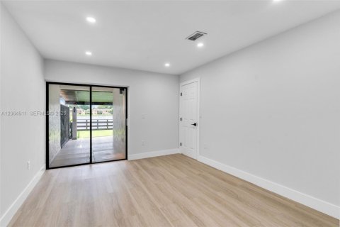 Casa en venta en Hialeah, Florida, 3 dormitorios, 103.49 m2 № 2278678 - foto 25