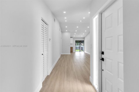 Casa en venta en Hialeah, Florida, 3 dormitorios, 103.49 m2 № 2278678 - foto 14