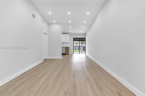 Casa en venta en Hialeah, Florida, 3 dormitorios, 103.49 m2 № 2278678 - foto 6