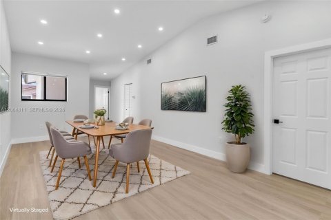 Casa en venta en Hialeah, Florida, 3 dormitorios, 103.49 m2 № 2278678 - foto 8