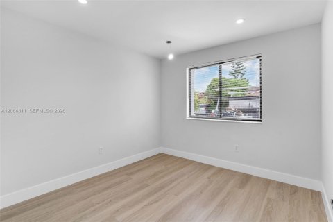 Casa en venta en Hialeah, Florida, 3 dormitorios, 103.49 m2 № 2278678 - foto 20