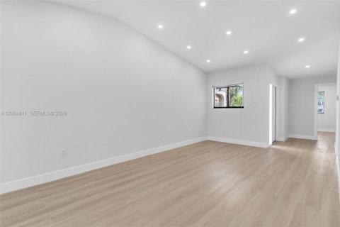 Casa en venta en Hialeah, Florida, 3 dormitorios, 103.49 m2 № 2278678 - foto 9