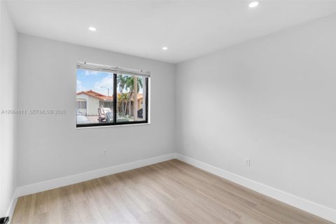 Casa en venta en Hialeah, Florida, 3 dormitorios, 103.49 m2 № 2278678 - foto 15