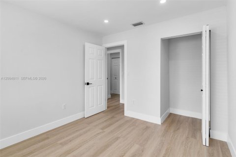 Casa en venta en Hialeah, Florida, 3 dormitorios, 103.49 m2 № 2278678 - foto 22